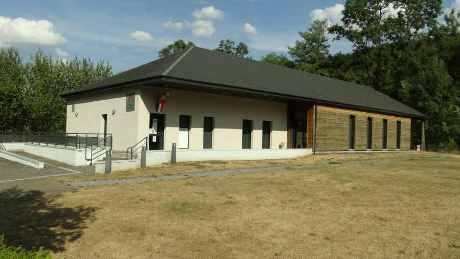 Salle Polyvalente (bâtiment extérieur météo soleil)